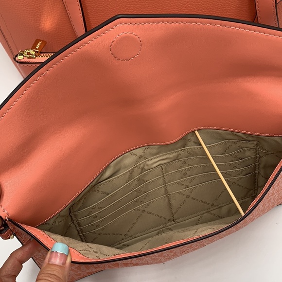 MICHAEL KORS 
Maisie Large Pebbled Leather 3-in-1 Tote Bag SHERBERT SIGN… - Picture 13 of 16